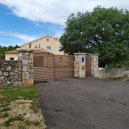 Mama Apartman *